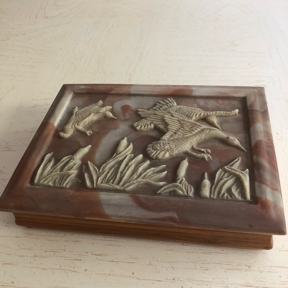 Vintage American Walnut Incolay Stone Duck Embossed Lid Wood Box